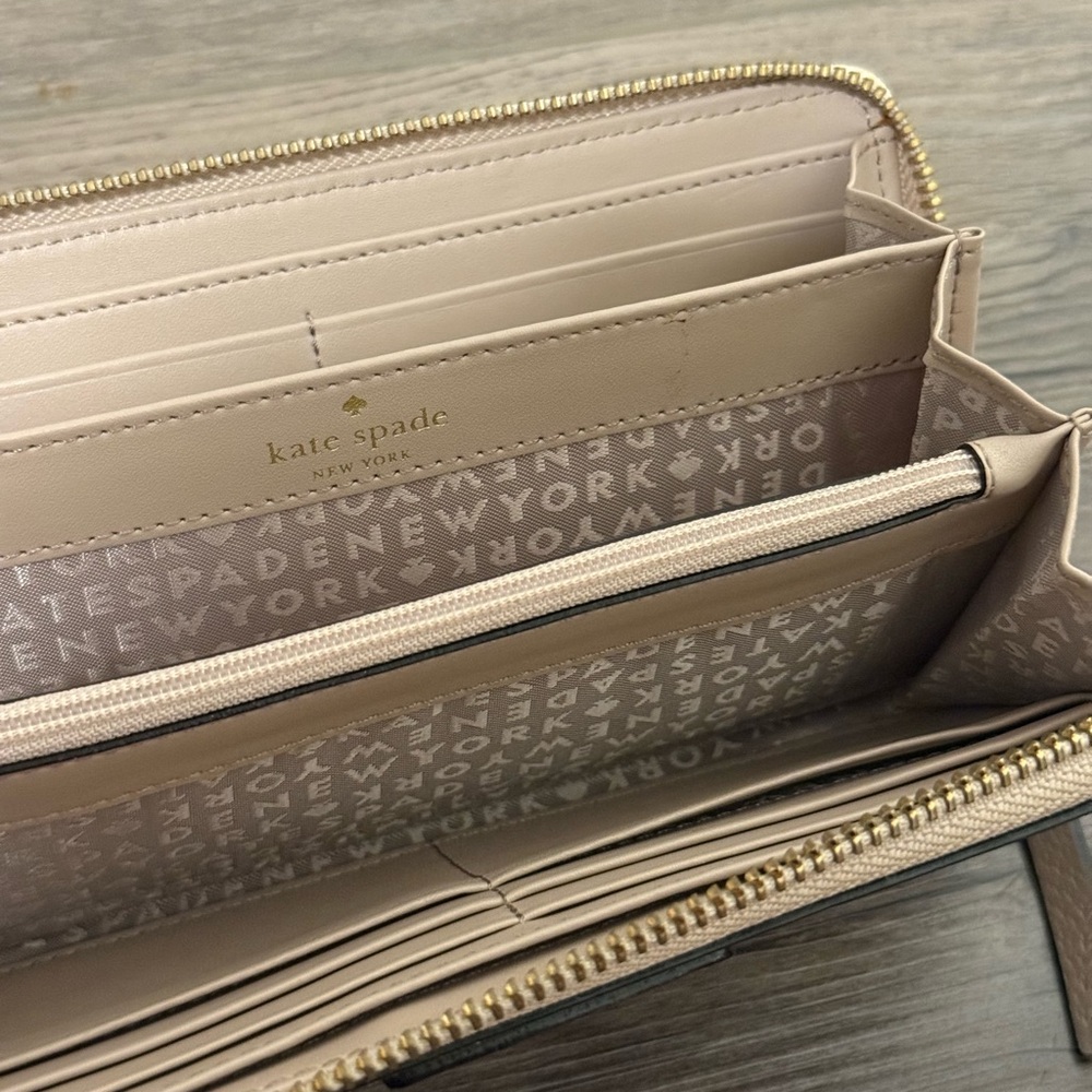 Kate Spade Wallet - Picture 5 of 8